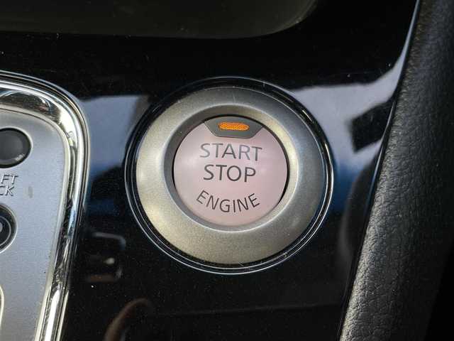 日産 セレナ HWS S HV Vセレ +Sefty 福岡県 2015(平27)年 8.1万km ダイヤモンドブラック 純正8型SDナビ(フルセグTV/CD/DVD/BT)アラウンドビューモニターフリップダウン後席モニターエマージェンシーブレーキコーナーセンサー両側パワスラETC純正LEDヘッドライト純正フロアマット純正16インチアルミホイールスマートキープッシュスタート