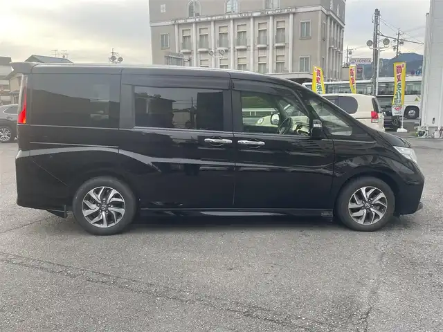 ホンダ ステップワゴン スパーダ ホンダセンシング 静岡県 2017(平29)年 6.5万km プレミアムスパークルブラックパール ワンオーナー/ホンダセンシング/・CMBS（衝突軽減ブレーキ）/・アダプティブクルーズコントロール/・LKAS（車線維持支援システム）/・先行発進お知らせ機能/・標識認識機能/・路外逸脱抑制機能/純正メモリナビ/・フルセグ/Bluetooth/SD/DVD/CD/バックカメラ/両側パワースライドドア/スマートキー2個/プッシュスタート/２列目サンシェード/ステアリングリモコン/オートライト/ETC/純正１６インチAW/純正フロアマット/新車時保証書/取扱説明書