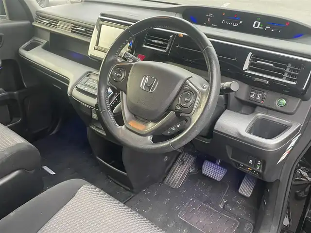 ホンダ ステップワゴン スパーダ ホンダセンシング 静岡県 2017(平29)年 6.5万km プレミアムスパークルブラックパール ワンオーナー/ホンダセンシング/・CMBS（衝突軽減ブレーキ）/・アダプティブクルーズコントロール/・LKAS（車線維持支援システム）/・先行発進お知らせ機能/・標識認識機能/・路外逸脱抑制機能/純正メモリナビ/・フルセグ/Bluetooth/SD/DVD/CD/バックカメラ/両側パワースライドドア/スマートキー2個/プッシュスタート/２列目サンシェード/ステアリングリモコン/オートライト/ETC/純正１６インチAW/純正フロアマット/新車時保証書/取扱説明書