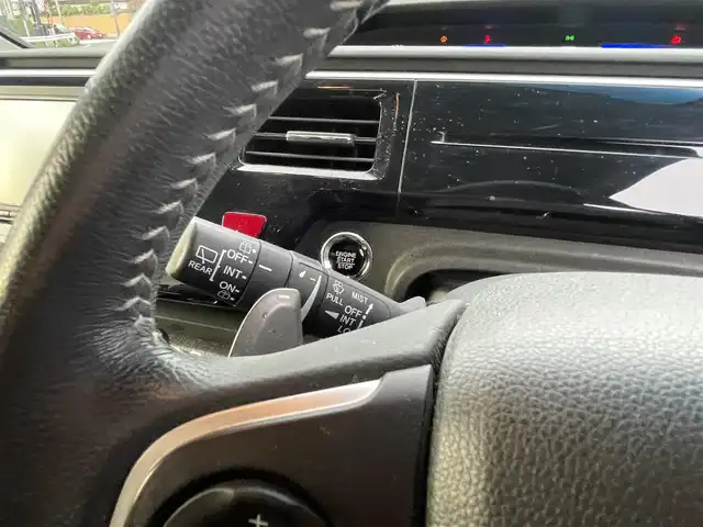 ホンダ ステップワゴン スパーダ ホンダセンシング 静岡県 2017(平29)年 6.5万km プレミアムスパークルブラックパール ワンオーナー/ホンダセンシング/・CMBS（衝突軽減ブレーキ）/・アダプティブクルーズコントロール/・LKAS（車線維持支援システム）/・先行発進お知らせ機能/・標識認識機能/・路外逸脱抑制機能/純正メモリナビ/・フルセグ/Bluetooth/SD/DVD/CD/バックカメラ/両側パワースライドドア/スマートキー2個/プッシュスタート/２列目サンシェード/ステアリングリモコン/オートライト/ETC/純正１６インチAW/純正フロアマット/新車時保証書/取扱説明書