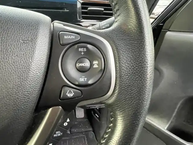 ホンダ ステップワゴン スパーダ ホンダセンシング 静岡県 2017(平29)年 6.5万km プレミアムスパークルブラックパール ワンオーナー/ホンダセンシング/・CMBS（衝突軽減ブレーキ）/・アダプティブクルーズコントロール/・LKAS（車線維持支援システム）/・先行発進お知らせ機能/・標識認識機能/・路外逸脱抑制機能/純正メモリナビ/・フルセグ/Bluetooth/SD/DVD/CD/バックカメラ/両側パワースライドドア/スマートキー2個/プッシュスタート/２列目サンシェード/ステアリングリモコン/オートライト/ETC/純正１６インチAW/純正フロアマット/新車時保証書/取扱説明書