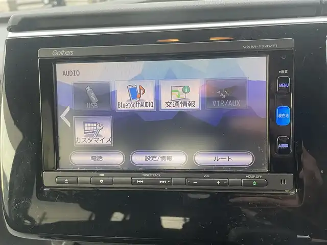 ホンダ ステップワゴン スパーダ ホンダセンシング 静岡県 2017(平29)年 6.5万km プレミアムスパークルブラックパール ワンオーナー/ホンダセンシング/・CMBS（衝突軽減ブレーキ）/・アダプティブクルーズコントロール/・LKAS（車線維持支援システム）/・先行発進お知らせ機能/・標識認識機能/・路外逸脱抑制機能/純正メモリナビ/・フルセグ/Bluetooth/SD/DVD/CD/バックカメラ/両側パワースライドドア/スマートキー2個/プッシュスタート/２列目サンシェード/ステアリングリモコン/オートライト/ETC/純正１６インチAW/純正フロアマット/新車時保証書/取扱説明書