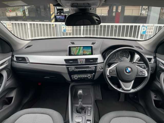 ＢＭＷ Ｘ１ 神奈川県 2017(平29)年 4.8万km パール ターボ/純正HDDナビ/・CD/DVD/BT/SD/リアビューカメラ/パークディスタンスコントロール/ETC内蔵バックミラー/前後ドライブレコーダー/オートマチックトランクリッド/インテリジェントセーフティ/・Cityブレーキ機能付き追突警告/・Cityブレーキ機能付き歩行者警告/・レーンデパーチャーウォーニング/横滑り防止機能/純正17インチAW/タイヤ空気圧警告システム/革巻きステアリング/プッシュEgスタート/ストップ/スマートキー×2/オートライト/純正LEDヘッドライト/フロント/バックフォグ/ターンランプ付き電動格納ドアミラー/純正フロアマット/取扱説明書