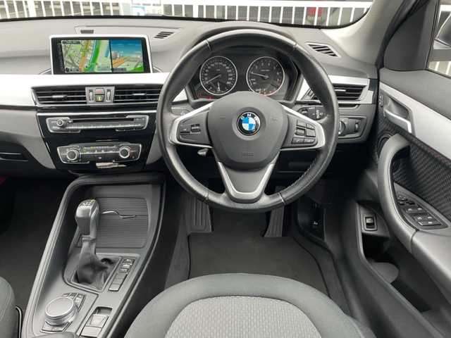 ＢＭＷ Ｘ１ 神奈川県 2017(平29)年 4.8万km パール ターボ/純正HDDナビ/・CD/DVD/BT/SD/リアビューカメラ/パークディスタンスコントロール/ETC内蔵バックミラー/前後ドライブレコーダー/オートマチックトランクリッド/インテリジェントセーフティ/・Cityブレーキ機能付き追突警告/・Cityブレーキ機能付き歩行者警告/・レーンデパーチャーウォーニング/横滑り防止機能/純正17インチAW/タイヤ空気圧警告システム/革巻きステアリング/プッシュEgスタート/ストップ/スマートキー×2/オートライト/純正LEDヘッドライト/フロント/バックフォグ/ターンランプ付き電動格納ドアミラー/純正フロアマット/取扱説明書