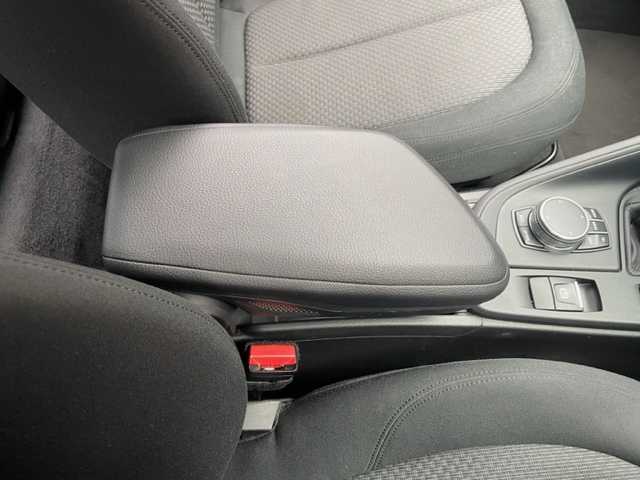 ＢＭＷ Ｘ１ 神奈川県 2017(平29)年 4.8万km パール ターボ/純正HDDナビ/・CD/DVD/BT/SD/リアビューカメラ/パークディスタンスコントロール/ETC内蔵バックミラー/前後ドライブレコーダー/オートマチックトランクリッド/インテリジェントセーフティ/・Cityブレーキ機能付き追突警告/・Cityブレーキ機能付き歩行者警告/・レーンデパーチャーウォーニング/横滑り防止機能/純正17インチAW/タイヤ空気圧警告システム/革巻きステアリング/プッシュEgスタート/ストップ/スマートキー×2/オートライト/純正LEDヘッドライト/フロント/バックフォグ/ターンランプ付き電動格納ドアミラー/純正フロアマット/取扱説明書