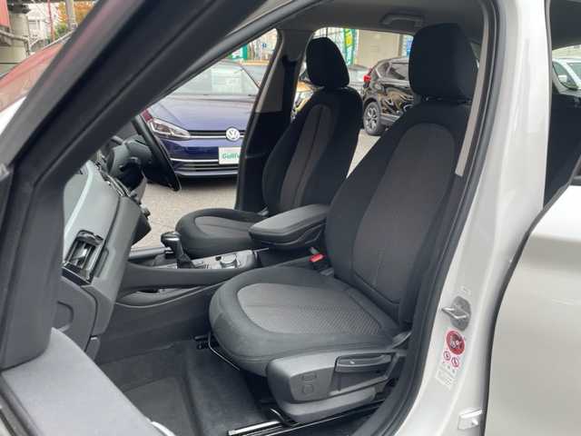 ＢＭＷ Ｘ１ 神奈川県 2017(平29)年 4.8万km パール ターボ/純正HDDナビ/・CD/DVD/BT/SD/リアビューカメラ/パークディスタンスコントロール/ETC内蔵バックミラー/前後ドライブレコーダー/オートマチックトランクリッド/インテリジェントセーフティ/・Cityブレーキ機能付き追突警告/・Cityブレーキ機能付き歩行者警告/・レーンデパーチャーウォーニング/横滑り防止機能/純正17インチAW/タイヤ空気圧警告システム/革巻きステアリング/プッシュEgスタート/ストップ/スマートキー×2/オートライト/純正LEDヘッドライト/フロント/バックフォグ/ターンランプ付き電動格納ドアミラー/純正フロアマット/取扱説明書