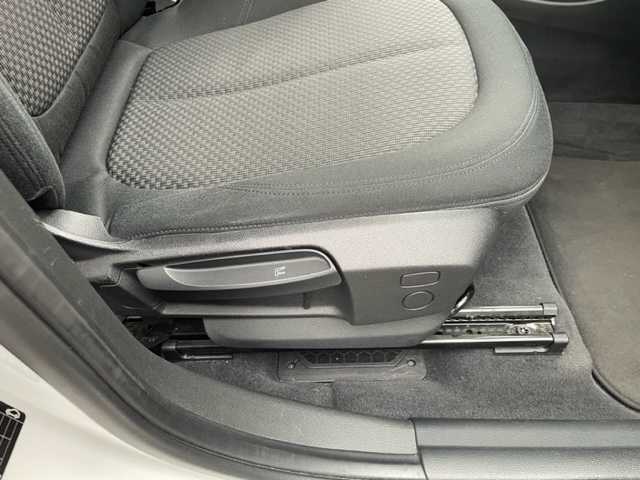 ＢＭＷ Ｘ１ 神奈川県 2017(平29)年 4.8万km パール ターボ/純正HDDナビ/・CD/DVD/BT/SD/リアビューカメラ/パークディスタンスコントロール/ETC内蔵バックミラー/前後ドライブレコーダー/オートマチックトランクリッド/インテリジェントセーフティ/・Cityブレーキ機能付き追突警告/・Cityブレーキ機能付き歩行者警告/・レーンデパーチャーウォーニング/横滑り防止機能/純正17インチAW/タイヤ空気圧警告システム/革巻きステアリング/プッシュEgスタート/ストップ/スマートキー×2/オートライト/純正LEDヘッドライト/フロント/バックフォグ/ターンランプ付き電動格納ドアミラー/純正フロアマット/取扱説明書