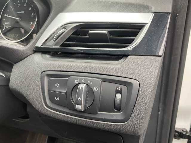 ＢＭＷ Ｘ１ 神奈川県 2017(平29)年 4.8万km パール ターボ/純正HDDナビ/・CD/DVD/BT/SD/リアビューカメラ/パークディスタンスコントロール/ETC内蔵バックミラー/前後ドライブレコーダー/オートマチックトランクリッド/インテリジェントセーフティ/・Cityブレーキ機能付き追突警告/・Cityブレーキ機能付き歩行者警告/・レーンデパーチャーウォーニング/横滑り防止機能/純正17インチAW/タイヤ空気圧警告システム/革巻きステアリング/プッシュEgスタート/ストップ/スマートキー×2/オートライト/純正LEDヘッドライト/フロント/バックフォグ/ターンランプ付き電動格納ドアミラー/純正フロアマット/取扱説明書