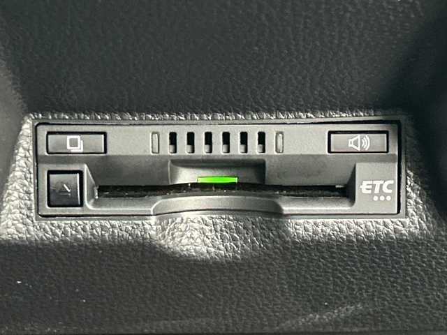 トヨタ ヤリスクロス ハイブリッド Z 三重県 2022(令4)年 3.3万km ブラックマイカ /禁煙車//純正ディスプレイオーディオ//パノラミックビューモニター//オートAC//電子サイドブレーキ//ブレーキオートホールド//DN席シートヒーター//D席パワーシート//ハーフレザーシート//革巻きステアリング//ステアリングスイッチ//トヨタセーフティセンス//レーダークルーズコントロール//衝突軽減ブレーキ//レーントレーシングアシスト//ロードサインアシスト//ブラインドスポットモニター//リアクロストラフィックアラート//パーキングサポートブレーキ//オートハイビーム//前後クリアランスソナー//100V充電//オートライト//LED//純正ビルトインETC//サイドカーテンエアバッグ