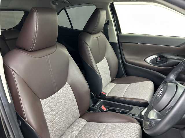 トヨタ ヤリスクロス ハイブリッド Z 三重県 2022(令4)年 3.3万km ブラックマイカ /禁煙車//純正ディスプレイオーディオ//パノラミックビューモニター//オートAC//電子サイドブレーキ//ブレーキオートホールド//DN席シートヒーター//D席パワーシート//ハーフレザーシート//革巻きステアリング//ステアリングスイッチ//トヨタセーフティセンス//レーダークルーズコントロール//衝突軽減ブレーキ//レーントレーシングアシスト//ロードサインアシスト//ブラインドスポットモニター//リアクロストラフィックアラート//パーキングサポートブレーキ//オートハイビーム//前後クリアランスソナー//100V充電//オートライト//LED//純正ビルトインETC//サイドカーテンエアバッグ