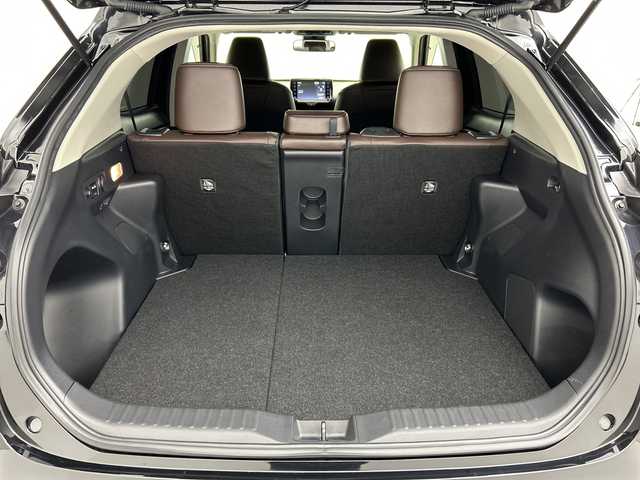 トヨタ ヤリスクロス ハイブリッド Z 三重県 2022(令4)年 3.3万km ブラックマイカ /禁煙車//純正ディスプレイオーディオ//パノラミックビューモニター//オートAC//電子サイドブレーキ//ブレーキオートホールド//DN席シートヒーター//D席パワーシート//ハーフレザーシート//革巻きステアリング//ステアリングスイッチ//トヨタセーフティセンス//レーダークルーズコントロール//衝突軽減ブレーキ//レーントレーシングアシスト//ロードサインアシスト//ブラインドスポットモニター//リアクロストラフィックアラート//パーキングサポートブレーキ//オートハイビーム//前後クリアランスソナー//100V充電//オートライト//LED//純正ビルトインETC//サイドカーテンエアバッグ