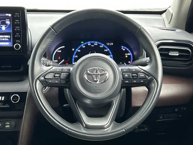 トヨタ ヤリスクロス ハイブリッド Z 三重県 2022(令4)年 3.3万km ブラックマイカ /禁煙車//純正ディスプレイオーディオ//パノラミックビューモニター//オートAC//電子サイドブレーキ//ブレーキオートホールド//DN席シートヒーター//D席パワーシート//ハーフレザーシート//革巻きステアリング//ステアリングスイッチ//トヨタセーフティセンス//レーダークルーズコントロール//衝突軽減ブレーキ//レーントレーシングアシスト//ロードサインアシスト//ブラインドスポットモニター//リアクロストラフィックアラート//パーキングサポートブレーキ//オートハイビーム//前後クリアランスソナー//100V充電//オートライト//LED//純正ビルトインETC//サイドカーテンエアバッグ