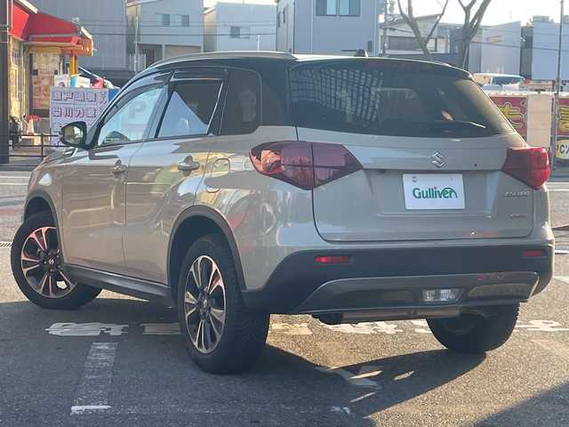 スズキ エスクード 1．4 ターボ 福岡県 2021(令3)年 3.2万km サバンナアイボリーメタリック/ブラック 2トーンルーフ 純正ナビ/純正フロアマット/ETC/ドライブレコーダー(前後）/クルーズコントロール/シートヒーター/パドルシフト/ダウンヒルアシスト/車線逸脱警報/車線逸脱制御/TV（フルセグ）/FM/AM/ipod/USB/Bluetooth/メモリーミュージック/SD/DISC/ハンズフリー/オートライト/プッシュスタート/電動格納ミラー/アイドリングストップ/横滑り防止/パーキングセンサー