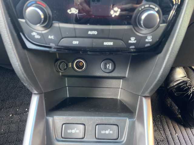 スズキ エスクード 1．4 ターボ 福岡県 2021(令3)年 3.2万km サバンナアイボリーメタリック/ブラック 2トーンルーフ 純正ナビ/純正フロアマット/ETC/ドライブレコーダー(前後）/クルーズコントロール/シートヒーター/パドルシフト/ダウンヒルアシスト/車線逸脱警報/車線逸脱制御/TV（フルセグ）/FM/AM/ipod/USB/Bluetooth/メモリーミュージック/SD/DISC/ハンズフリー/オートライト/プッシュスタート/電動格納ミラー/アイドリングストップ/横滑り防止/パーキングセンサー