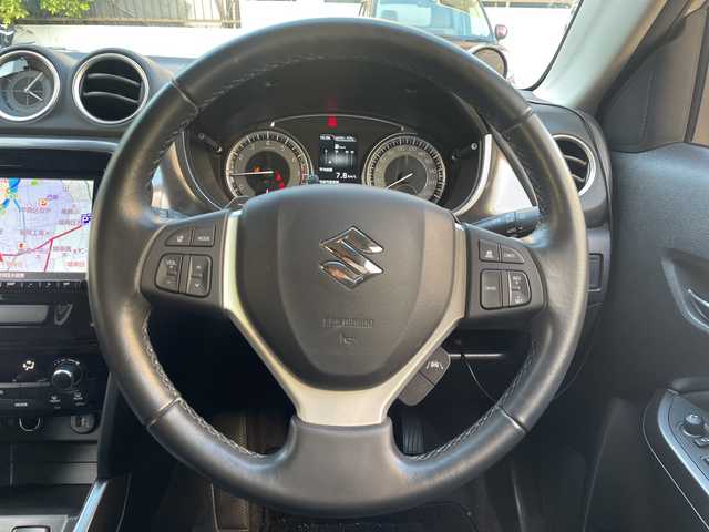 スズキ エスクード 1．4 ターボ 福岡県 2021(令3)年 3.2万km サバンナアイボリーメタリック/ブラック 2トーンルーフ 純正ナビ/純正フロアマット/ETC/ドライブレコーダー(前後）/クルーズコントロール/シートヒーター/パドルシフト/ダウンヒルアシスト/車線逸脱警報/車線逸脱制御/TV（フルセグ）/FM/AM/ipod/USB/Bluetooth/メモリーミュージック/SD/DISC/ハンズフリー/オートライト/プッシュスタート/電動格納ミラー/アイドリングストップ/横滑り防止/パーキングセンサー