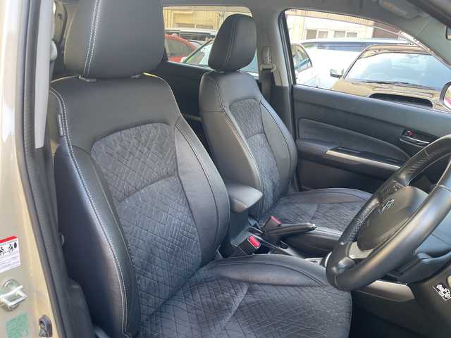 スズキ エスクード 1．4 ターボ 福岡県 2021(令3)年 3.2万km サバンナアイボリーメタリック/ブラック 2トーンルーフ 純正ナビ/純正フロアマット/ETC/ドライブレコーダー(前後）/クルーズコントロール/シートヒーター/パドルシフト/ダウンヒルアシスト/車線逸脱警報/車線逸脱制御/TV（フルセグ）/FM/AM/ipod/USB/Bluetooth/メモリーミュージック/SD/DISC/ハンズフリー/オートライト/プッシュスタート/電動格納ミラー/アイドリングストップ/横滑り防止/パーキングセンサー