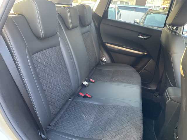 スズキ エスクード 1．4 ターボ 福岡県 2021(令3)年 3.2万km サバンナアイボリーメタリック/ブラック 2トーンルーフ 純正ナビ/純正フロアマット/ETC/ドライブレコーダー(前後）/クルーズコントロール/シートヒーター/パドルシフト/ダウンヒルアシスト/車線逸脱警報/車線逸脱制御/TV（フルセグ）/FM/AM/ipod/USB/Bluetooth/メモリーミュージック/SD/DISC/ハンズフリー/オートライト/プッシュスタート/電動格納ミラー/アイドリングストップ/横滑り防止/パーキングセンサー