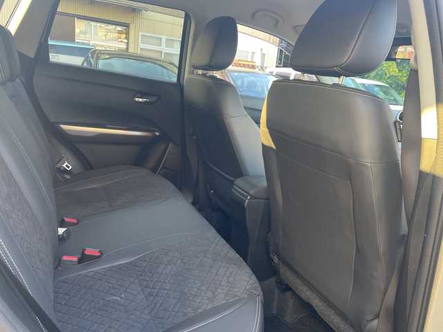 スズキ エスクード 1．4 ターボ 福岡県 2021(令3)年 3.2万km サバンナアイボリーメタリック/ブラック 2トーンルーフ 純正ナビ/純正フロアマット/ETC/ドライブレコーダー(前後）/クルーズコントロール/シートヒーター/パドルシフト/ダウンヒルアシスト/車線逸脱警報/車線逸脱制御/TV（フルセグ）/FM/AM/ipod/USB/Bluetooth/メモリーミュージック/SD/DISC/ハンズフリー/オートライト/プッシュスタート/電動格納ミラー/アイドリングストップ/横滑り防止/パーキングセンサー