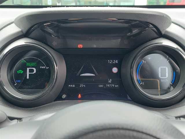 トヨタ ヤリス ハイブリッド Z 東京都 2021(令3)年 2万km ホワイトパールクリスタルシャイン ワンオーナー/Toyota Safety Sense/・プリクラッシュセーフティ/・レーンディパーチャーアラート/・先行車発進告知機能/・オートマチックハイビーム/・レーダークルーズコントロール/・クリアランスソナー/・ブラインドスポットモニター/プッシュスタート/純正ナビ/バックカメラ/ETC2.0/前後ドライブレコーダー DC-DR652/シートヒーター/LEDヘッドライト/ドアバイザー/16インチ純正アルミホイール