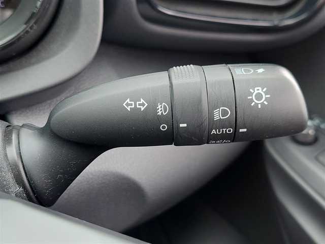 トヨタ ヤリス ハイブリッド Z 東京都 2021(令3)年 2万km ホワイトパールクリスタルシャイン ワンオーナー/Toyota Safety Sense/・プリクラッシュセーフティ/・レーンディパーチャーアラート/・先行車発進告知機能/・オートマチックハイビーム/・レーダークルーズコントロール/・クリアランスソナー/・ブラインドスポットモニター/プッシュスタート/純正ナビ/バックカメラ/ETC2.0/前後ドライブレコーダー DC-DR652/シートヒーター/LEDヘッドライト/ドアバイザー/16インチ純正アルミホイール