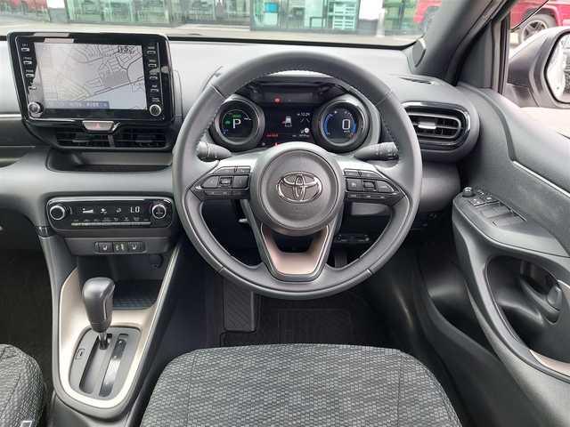 トヨタ ヤリス ハイブリッド Z 東京都 2021(令3)年 2万km ホワイトパールクリスタルシャイン ワンオーナー/Toyota Safety Sense/・プリクラッシュセーフティ/・レーンディパーチャーアラート/・先行車発進告知機能/・オートマチックハイビーム/・レーダークルーズコントロール/・クリアランスソナー/・ブラインドスポットモニター/プッシュスタート/純正ナビ/バックカメラ/ETC2.0/前後ドライブレコーダー DC-DR652/シートヒーター/LEDヘッドライト/ドアバイザー/16インチ純正アルミホイール