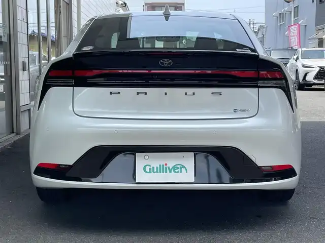 トヨタ プリウス Z 愛知県 2023(令5)年 0.9万km プラチナホワイトパールマイカ ワンオーナー/純正12.3インチディスプレイオーディオナビ/・地デジTV／Bluetooth/・Apple Car Play／Android Auto/パノラミックビューモニター/運転席メモリ付パワーシート/前席シートヒーター＆ベンチレーション/デジタルインナーミラー〈MOＰ〉/・前後方ドライブレコーダー/TOYOTA SAFETY SENSE/・プリクラッシュセーフティ/・レーントレーシングアシスト/・レーダークルーズコントロール/・ロードサインアシスト/・プロアクティブドライビングアシスト/・発進遅れ告知機能/・オートマチックハイビーム/ブラインドスポットモニター/トヨタチームメイト〈アドバンストパーク〉/パーキングサポートブレーキ/パワーバックドア/AC100V充電/ビルトインETC2.0/ステアリングヒーター/コーナーセンサー/純正19インチAW/スマートキー