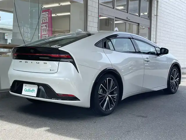 トヨタ プリウス Z 愛知県 2023(令5)年 0.9万km プラチナホワイトパールマイカ ワンオーナー/純正12.3インチディスプレイオーディオナビ/・地デジTV／Bluetooth/・Apple Car Play／Android Auto/パノラミックビューモニター/運転席メモリ付パワーシート/前席シートヒーター＆ベンチレーション/デジタルインナーミラー〈MOＰ〉/・前後方ドライブレコーダー/TOYOTA SAFETY SENSE/・プリクラッシュセーフティ/・レーントレーシングアシスト/・レーダークルーズコントロール/・ロードサインアシスト/・プロアクティブドライビングアシスト/・発進遅れ告知機能/・オートマチックハイビーム/ブラインドスポットモニター/トヨタチームメイト〈アドバンストパーク〉/パーキングサポートブレーキ/パワーバックドア/AC100V充電/ビルトインETC2.0/ステアリングヒーター/コーナーセンサー/純正19インチAW/スマートキー