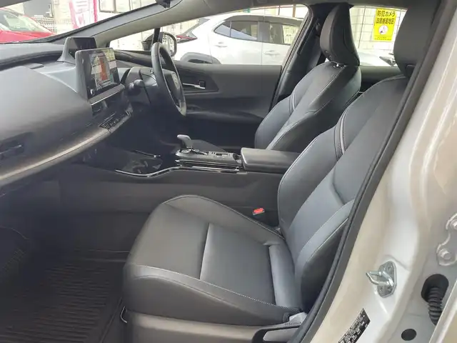 トヨタ プリウス Z 愛知県 2023(令5)年 0.9万km プラチナホワイトパールマイカ ワンオーナー/純正12.3インチディスプレイオーディオナビ/・地デジTV／Bluetooth/・Apple Car Play／Android Auto/パノラミックビューモニター/運転席メモリ付パワーシート/前席シートヒーター＆ベンチレーション/デジタルインナーミラー〈MOＰ〉/・前後方ドライブレコーダー/TOYOTA SAFETY SENSE/・プリクラッシュセーフティ/・レーントレーシングアシスト/・レーダークルーズコントロール/・ロードサインアシスト/・プロアクティブドライビングアシスト/・発進遅れ告知機能/・オートマチックハイビーム/ブラインドスポットモニター/トヨタチームメイト〈アドバンストパーク〉/パーキングサポートブレーキ/パワーバックドア/AC100V充電/ビルトインETC2.0/ステアリングヒーター/コーナーセンサー/純正19インチAW/スマートキー