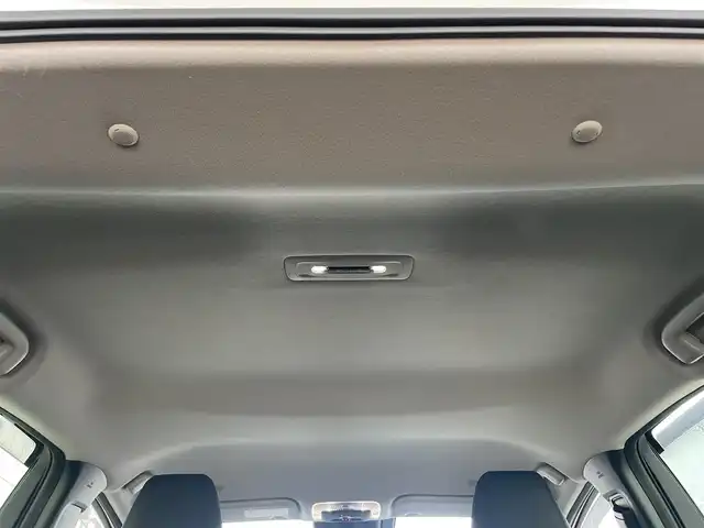 トヨタ プリウス Z 愛知県 2023(令5)年 0.9万km プラチナホワイトパールマイカ ワンオーナー/純正12.3インチディスプレイオーディオナビ/・地デジTV／Bluetooth/・Apple Car Play／Android Auto/パノラミックビューモニター/運転席メモリ付パワーシート/前席シートヒーター＆ベンチレーション/デジタルインナーミラー〈MOＰ〉/・前後方ドライブレコーダー/TOYOTA SAFETY SENSE/・プリクラッシュセーフティ/・レーントレーシングアシスト/・レーダークルーズコントロール/・ロードサインアシスト/・プロアクティブドライビングアシスト/・発進遅れ告知機能/・オートマチックハイビーム/ブラインドスポットモニター/トヨタチームメイト〈アドバンストパーク〉/パーキングサポートブレーキ/パワーバックドア/AC100V充電/ビルトインETC2.0/ステアリングヒーター/コーナーセンサー/純正19インチAW/スマートキー