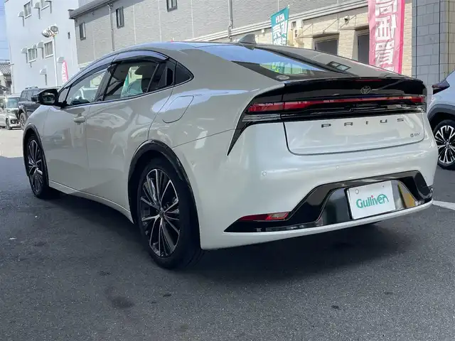 トヨタ プリウス Z 愛知県 2023(令5)年 0.9万km プラチナホワイトパールマイカ ワンオーナー/純正12.3インチディスプレイオーディオナビ/・地デジTV／Bluetooth/・Apple Car Play／Android Auto/パノラミックビューモニター/運転席メモリ付パワーシート/前席シートヒーター＆ベンチレーション/デジタルインナーミラー〈MOＰ〉/・前後方ドライブレコーダー/TOYOTA SAFETY SENSE/・プリクラッシュセーフティ/・レーントレーシングアシスト/・レーダークルーズコントロール/・ロードサインアシスト/・プロアクティブドライビングアシスト/・発進遅れ告知機能/・オートマチックハイビーム/ブラインドスポットモニター/トヨタチームメイト〈アドバンストパーク〉/パーキングサポートブレーキ/パワーバックドア/AC100V充電/ビルトインETC2.0/ステアリングヒーター/コーナーセンサー/純正19インチAW/スマートキー