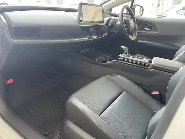 トヨタ プリウス Z 愛知県 2023(令5)年 0.9万km プラチナホワイトパールマイカ ワンオーナー/純正12.3インチディスプレイオーディオナビ/・地デジTV／Bluetooth/・Apple Car Play／Android Auto/パノラミックビューモニター/運転席メモリ付パワーシート/前席シートヒーター＆ベンチレーション/デジタルインナーミラー〈MOＰ〉/・前後方ドライブレコーダー/TOYOTA SAFETY SENSE/・プリクラッシュセーフティ/・レーントレーシングアシスト/・レーダークルーズコントロール/・ロードサインアシスト/・プロアクティブドライビングアシスト/・発進遅れ告知機能/・オートマチックハイビーム/ブラインドスポットモニター/トヨタチームメイト〈アドバンストパーク〉/パーキングサポートブレーキ/パワーバックドア/AC100V充電/ビルトインETC2.0/ステアリングヒーター/コーナーセンサー/純正19インチAW/スマートキー