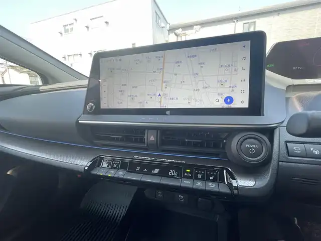 トヨタ プリウス Z 愛知県 2023(令5)年 0.9万km プラチナホワイトパールマイカ ワンオーナー/純正12.3インチディスプレイオーディオナビ/・地デジTV／Bluetooth/・Apple Car Play／Android Auto/パノラミックビューモニター/運転席メモリ付パワーシート/前席シートヒーター＆ベンチレーション/デジタルインナーミラー〈MOＰ〉/・前後方ドライブレコーダー/TOYOTA SAFETY SENSE/・プリクラッシュセーフティ/・レーントレーシングアシスト/・レーダークルーズコントロール/・ロードサインアシスト/・プロアクティブドライビングアシスト/・発進遅れ告知機能/・オートマチックハイビーム/ブラインドスポットモニター/トヨタチームメイト〈アドバンストパーク〉/パーキングサポートブレーキ/パワーバックドア/AC100V充電/ビルトインETC2.0/ステアリングヒーター/コーナーセンサー/純正19インチAW/スマートキー