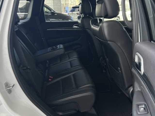 クライスラー・ジープ ジープ グランドチェロキー LTD 神奈川県 2020(令2)年 3.3万km ブライトホワイトクリアコート 4WD/ワンオーナー/エアサスペンション/純正ナビ(USB/AUX/BT/フルセグTV)/バック・フロントカメラ/レーダークルーズコントロール/パドルシフト/衝突被害軽減ブレーキ/レーンキープアシスト/ブラインドスポットモニター/アクティブパークセンス/ダウンヒルアシストコントロール/黒革シート/前席シートヒーター・シートエアコン/前席パワーシート(D席メモリー機能付)/ステアリングヒーター/ミラーヒーター/電動リアゲート/ルーフレール/ETC/ISOFIX/スペアキー×1/保証書/取扱説明書