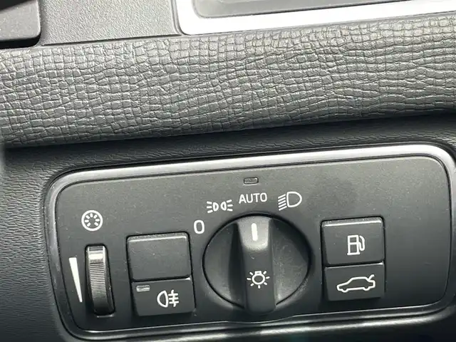 ボルボ ＸＣ６０ D4 クラシック 千葉県 2017(平29)年 7.9万km トワイライトブロンズメタリック 純正ナビ/バックカメラ/クルーズコントロール/前席シートヒーター/前席パワーシート/パワーバックドア/パドルシフト/ルーフレール/コーナーセンサー/オートライト/オートハイビーム/衝突被害軽減ブレーキ/レーンキープアシスト