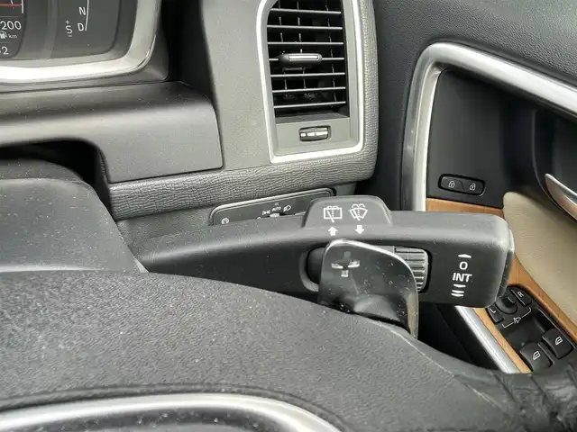 ボルボ ＸＣ６０ D4 クラシック 千葉県 2017(平29)年 7.9万km トワイライトブロンズメタリック 純正ナビ/バックカメラ/クルーズコントロール/前席シートヒーター/前席パワーシート/パワーバックドア/パドルシフト/ルーフレール/コーナーセンサー/オートライト/オートハイビーム/衝突被害軽減ブレーキ/レーンキープアシスト