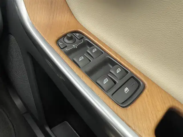 ボルボ ＸＣ６０ D4 クラシック 千葉県 2017(平29)年 7.9万km トワイライトブロンズメタリック 純正ナビ/バックカメラ/クルーズコントロール/前席シートヒーター/前席パワーシート/パワーバックドア/パドルシフト/ルーフレール/コーナーセンサー/オートライト/オートハイビーム/衝突被害軽減ブレーキ/レーンキープアシスト