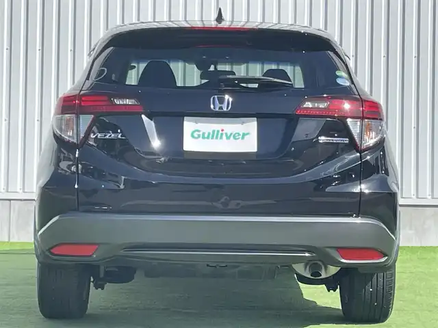 ホンダ ヴェゼル ハイブリッド X 香川県 2014(平26)年 2.1万km クリスタルブラックパール 登録時走行距離：20835km/純正7インチナビ/→CD再生/→Bluetooth/クルーズコントロール/革巻きステアリング/LEDヘッドライト/オートライト/純正16インチアルミホイール/プッシュスタート/純正フロアマット/電動格納ウィンカーミラー/バイザー
