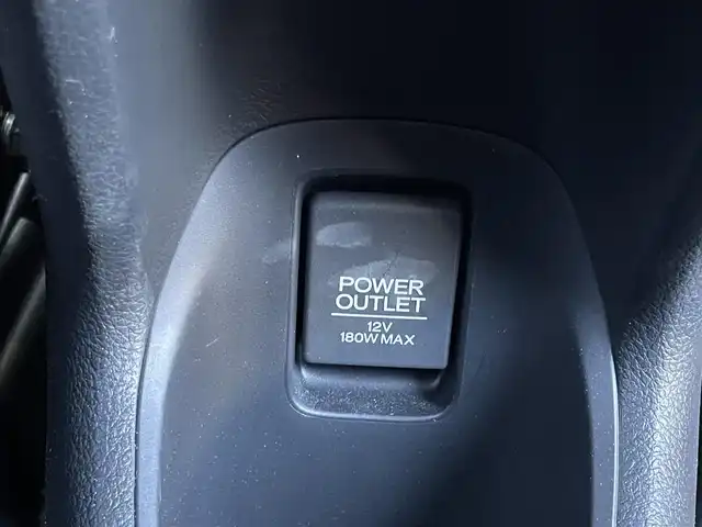 ホンダ ヴェゼル ハイブリッド X 香川県 2014(平26)年 2.1万km クリスタルブラックパール 登録時走行距離：20835km/純正7インチナビ/→CD再生/→Bluetooth/クルーズコントロール/革巻きステアリング/LEDヘッドライト/オートライト/純正16インチアルミホイール/プッシュスタート/純正フロアマット/電動格納ウィンカーミラー/バイザー