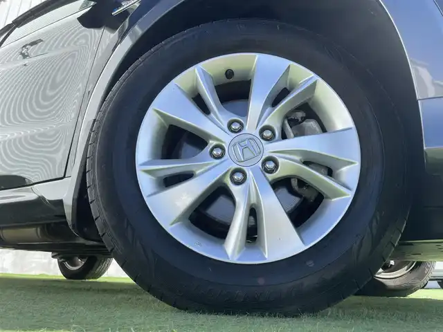 ホンダ ヴェゼル ハイブリッド X 香川県 2014(平26)年 2.1万km クリスタルブラックパール 登録時走行距離：20835km/純正7インチナビ/→CD再生/→Bluetooth/クルーズコントロール/革巻きステアリング/LEDヘッドライト/オートライト/純正16インチアルミホイール/プッシュスタート/純正フロアマット/電動格納ウィンカーミラー/バイザー