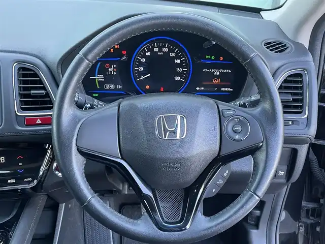 ホンダ ヴェゼル ハイブリッド X 香川県 2014(平26)年 2.1万km クリスタルブラックパール 登録時走行距離：20835km/純正7インチナビ/→CD再生/→Bluetooth/クルーズコントロール/革巻きステアリング/LEDヘッドライト/オートライト/純正16インチアルミホイール/プッシュスタート/純正フロアマット/電動格納ウィンカーミラー/バイザー