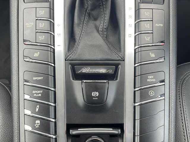 ポルシェ マカン S 三重県 2014(平26)年 6.1万km 白 スポーツクロノパッケージ/4WD/ターボ/純正SDナビ/フルセグTV/【CD/DVD/SD/Bluetooth】/バックカメラ/ETC/前後ドライブレコーダー/パドルシフト/ハーフレザーシート/D席パワーシート/全席シートヒーター/パワーバックドア/オートライト/HIDヘッドライト/フロント235/55R19インチ純正AW/リア255/50R19インチ純正AW/リモコンキー/スペアキー/純正フロアマット