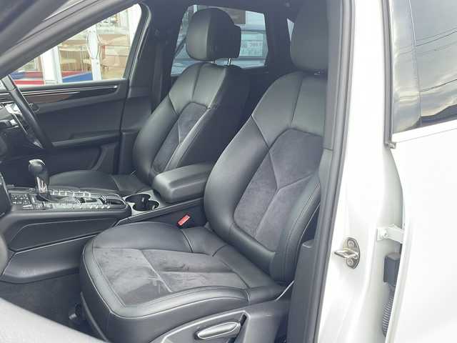 ポルシェ マカン S 三重県 2014(平26)年 6.1万km 白 スポーツクロノパッケージ/4WD/ターボ/純正SDナビ/フルセグTV/【CD/DVD/SD/Bluetooth】/バックカメラ/ETC/前後ドライブレコーダー/パドルシフト/ハーフレザーシート/D席パワーシート/全席シートヒーター/パワーバックドア/オートライト/HIDヘッドライト/フロント235/55R19インチ純正AW/リア255/50R19インチ純正AW/リモコンキー/スペアキー/純正フロアマット