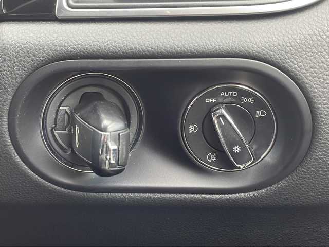 ポルシェ マカン S 三重県 2014(平26)年 6.1万km 白 スポーツクロノパッケージ/4WD/ターボ/純正SDナビ/フルセグTV/【CD/DVD/SD/Bluetooth】/バックカメラ/ETC/前後ドライブレコーダー/パドルシフト/ハーフレザーシート/D席パワーシート/全席シートヒーター/パワーバックドア/オートライト/HIDヘッドライト/フロント235/55R19インチ純正AW/リア255/50R19インチ純正AW/リモコンキー/スペアキー/純正フロアマット