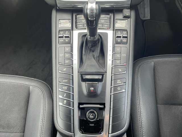 ポルシェ マカン S 三重県 2014(平26)年 6.1万km 白 スポーツクロノパッケージ/4WD/ターボ/純正SDナビ/フルセグTV/【CD/DVD/SD/Bluetooth】/バックカメラ/ETC/前後ドライブレコーダー/パドルシフト/ハーフレザーシート/D席パワーシート/全席シートヒーター/パワーバックドア/オートライト/HIDヘッドライト/フロント235/55R19インチ純正AW/リア255/50R19インチ純正AW/リモコンキー/スペアキー/純正フロアマット