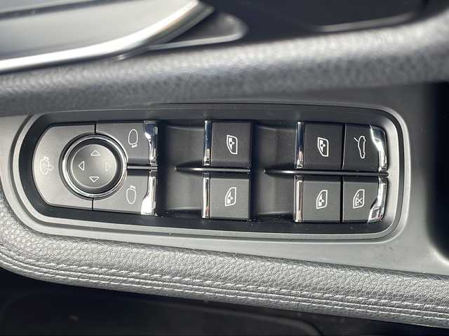 ポルシェ マカン S 三重県 2014(平26)年 6.1万km 白 スポーツクロノパッケージ/4WD/ターボ/純正SDナビ/フルセグTV/【CD/DVD/SD/Bluetooth】/バックカメラ/ETC/前後ドライブレコーダー/パドルシフト/ハーフレザーシート/D席パワーシート/全席シートヒーター/パワーバックドア/オートライト/HIDヘッドライト/フロント235/55R19インチ純正AW/リア255/50R19インチ純正AW/リモコンキー/スペアキー/純正フロアマット