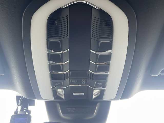 ポルシェ マカン S 三重県 2014(平26)年 6.1万km 白 スポーツクロノパッケージ/4WD/ターボ/純正SDナビ/フルセグTV/【CD/DVD/SD/Bluetooth】/バックカメラ/ETC/前後ドライブレコーダー/パドルシフト/ハーフレザーシート/D席パワーシート/全席シートヒーター/パワーバックドア/オートライト/HIDヘッドライト/フロント235/55R19インチ純正AW/リア255/50R19インチ純正AW/リモコンキー/スペアキー/純正フロアマット