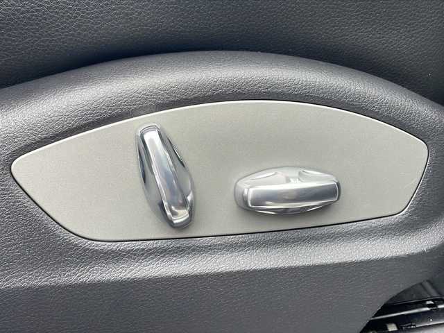 ポルシェ マカン S 三重県 2014(平26)年 6.1万km 白 スポーツクロノパッケージ/4WD/ターボ/純正SDナビ/フルセグTV/【CD/DVD/SD/Bluetooth】/バックカメラ/ETC/前後ドライブレコーダー/パドルシフト/ハーフレザーシート/D席パワーシート/全席シートヒーター/パワーバックドア/オートライト/HIDヘッドライト/フロント235/55R19インチ純正AW/リア255/50R19インチ純正AW/リモコンキー/スペアキー/純正フロアマット