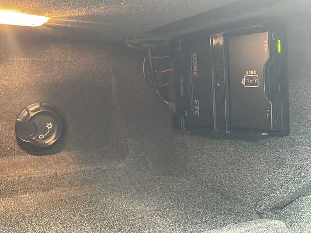 ポルシェ マカン S 三重県 2014(平26)年 6.1万km 白 スポーツクロノパッケージ/4WD/ターボ/純正SDナビ/フルセグTV/【CD/DVD/SD/Bluetooth】/バックカメラ/ETC/前後ドライブレコーダー/パドルシフト/ハーフレザーシート/D席パワーシート/全席シートヒーター/パワーバックドア/オートライト/HIDヘッドライト/フロント235/55R19インチ純正AW/リア255/50R19インチ純正AW/リモコンキー/スペアキー/純正フロアマット