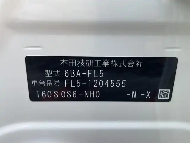 ホンダ シビック タイプR 茨城県 2025(令7)年 0.1万km未満 チャンピオンシップホワイト /2025年2月登録//専用デュアルアクシスストラットサスペンション//アダプティブダンパー//レブマッチシステム//専用フロントグリル/エアロダイナミクスカラードバンパー//グロスブラックFスポイラー/サイドシルガーニッシュ//リアディフューザー//Fフェンダーアウトレット//専用リアスポイラー＋アルミダイキャストステー//3本出しマフラー//Brembo大径ベンチレーテッド2ピースディスクブレーキ//Bremboアルミ対向4ポットキャリパー//19インチリバースリムAW//ミシュラン パイロットスポーツ4S//ヘリカルLSD//ドライブモードスイッチ//INDIVIDUAL/SPORT/COMFORT//＋Rモードスイッチ//9インチHonda コネクトディスプレーナビ//フルセグ/USB/BT/CarPlay//Honda LogR//専用10.2インチデジタルグラフィックメーター//レブインジケーター//Bカメラ//ビルトインETC2.0//レッドラックススェードシート//専用アルカンターラステアリング//ステンレス製スポーツペダル/アルミ製シフトノブ//Honda SENSING//CMBS/ACC/LKAS/BSM/AHB/先行車発進お知らせ//路外逸脱抑制システム/標識認識機能//フルLEDヘッドライト//取扱説明書/保証書