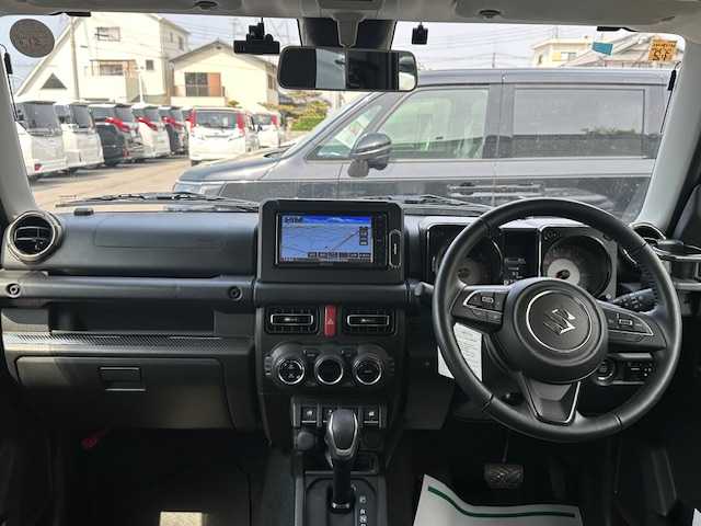 スズキ ジムニー XC 大阪府 2020(令2)年 1.1万km ミディアムグレー ナビ　/フルセグ　/Ｂｌｕｅｔｏｏｔｈ　/レザー調シートカバー　/ｉｎｎｏキャリア　/前後ドライブレコーダー　/クルーズコントロール　/シートヒーター　/ＬＥＤヘッドライト　/ＥＴＣ　/フロアーマット　/サイドバイザー